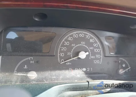 2003 Lincoln Town Car Cartier z USA, uszkodzony, nr VIN 1LNHM83W13Y646283